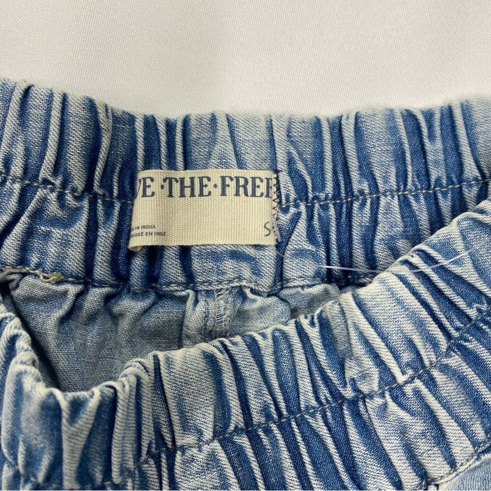 NWT Free People Light Blue Elastic Waist Denim Shorts - Picture 3 of 7